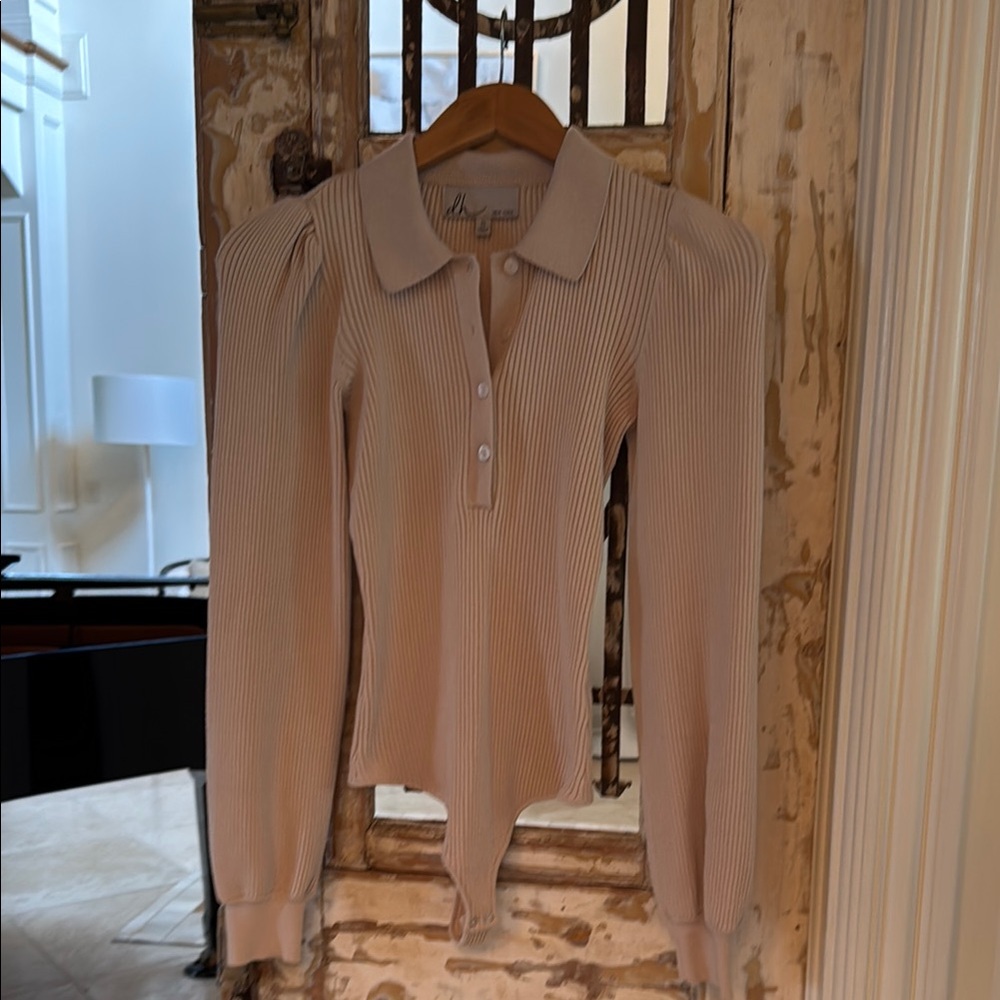DH New York Cream Fitted Long Sleeve Blouse